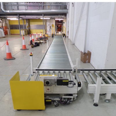 pallet handling conveyor with turntable